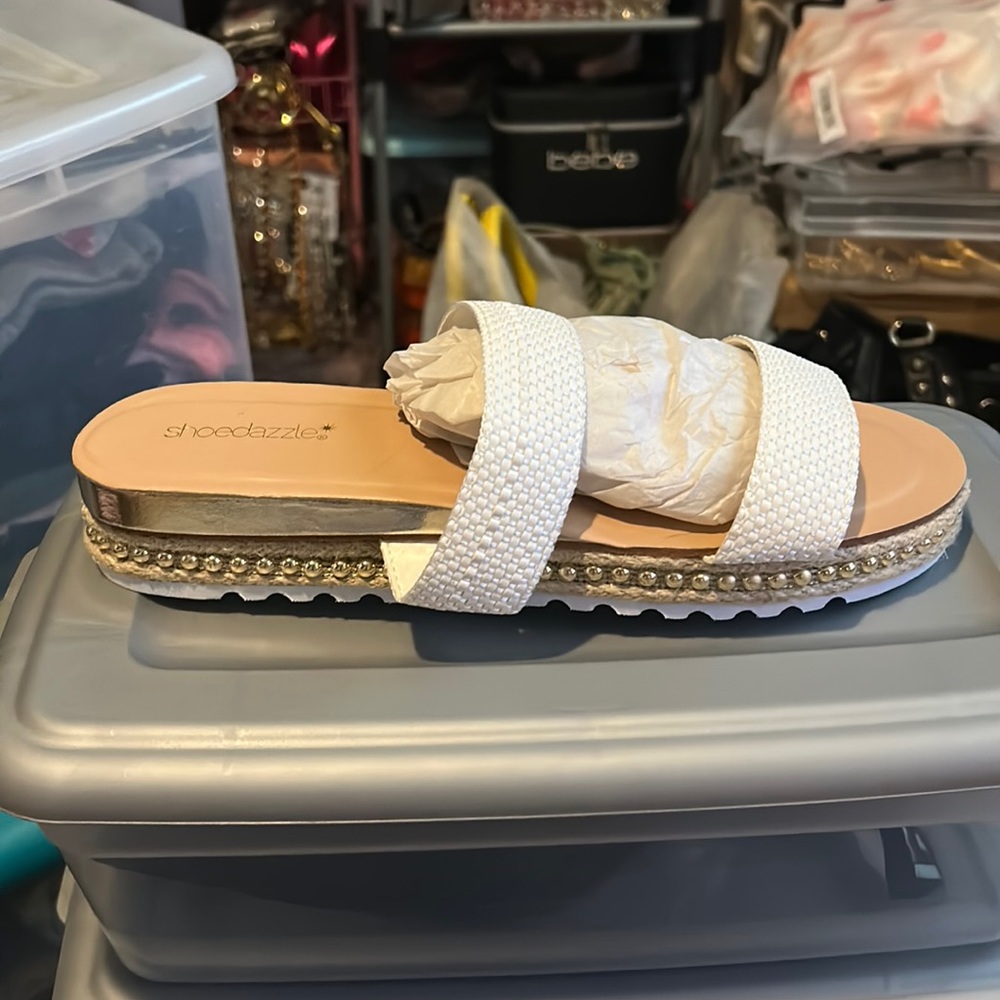 Super cute white shoe dazzle small platform sandals BRAND NEW size 10
